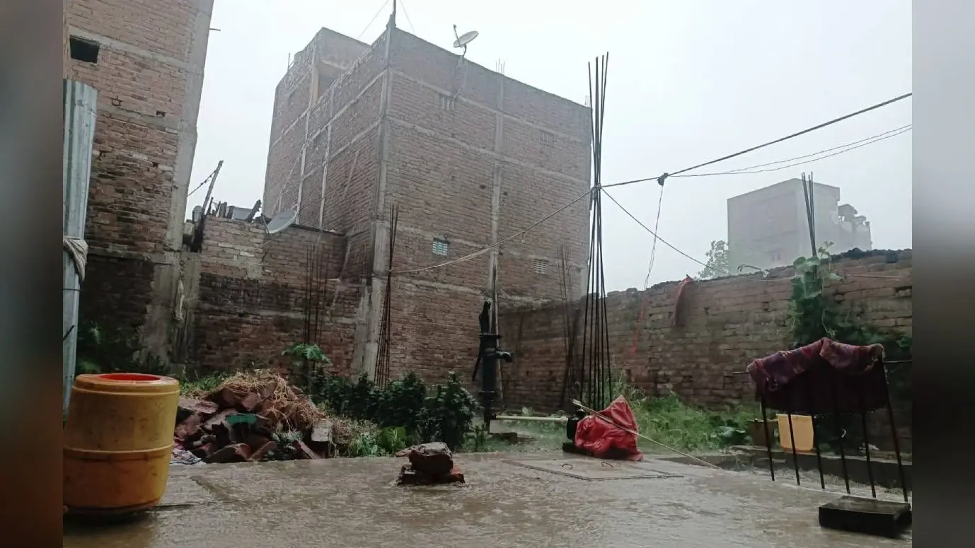 बेगूसराय में मौसम का कहर, तेज आंधी-बारिश और वज्रपात से दहशत, ठनके की गर्जना से सहमे लोग
